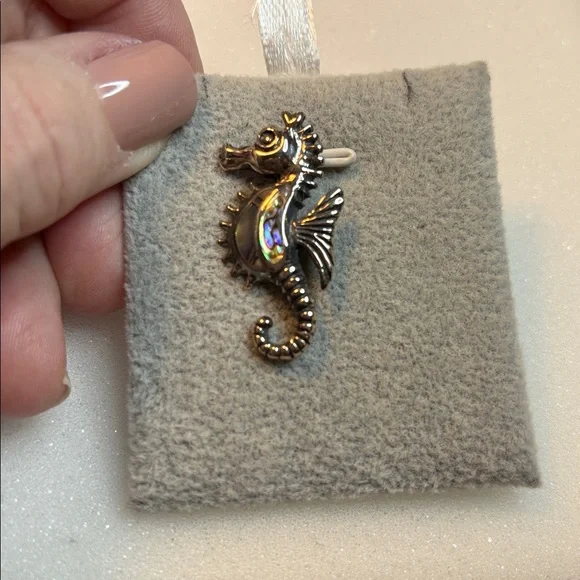 Abalone and Sterling seahorse pendant - Picture 5 of 7